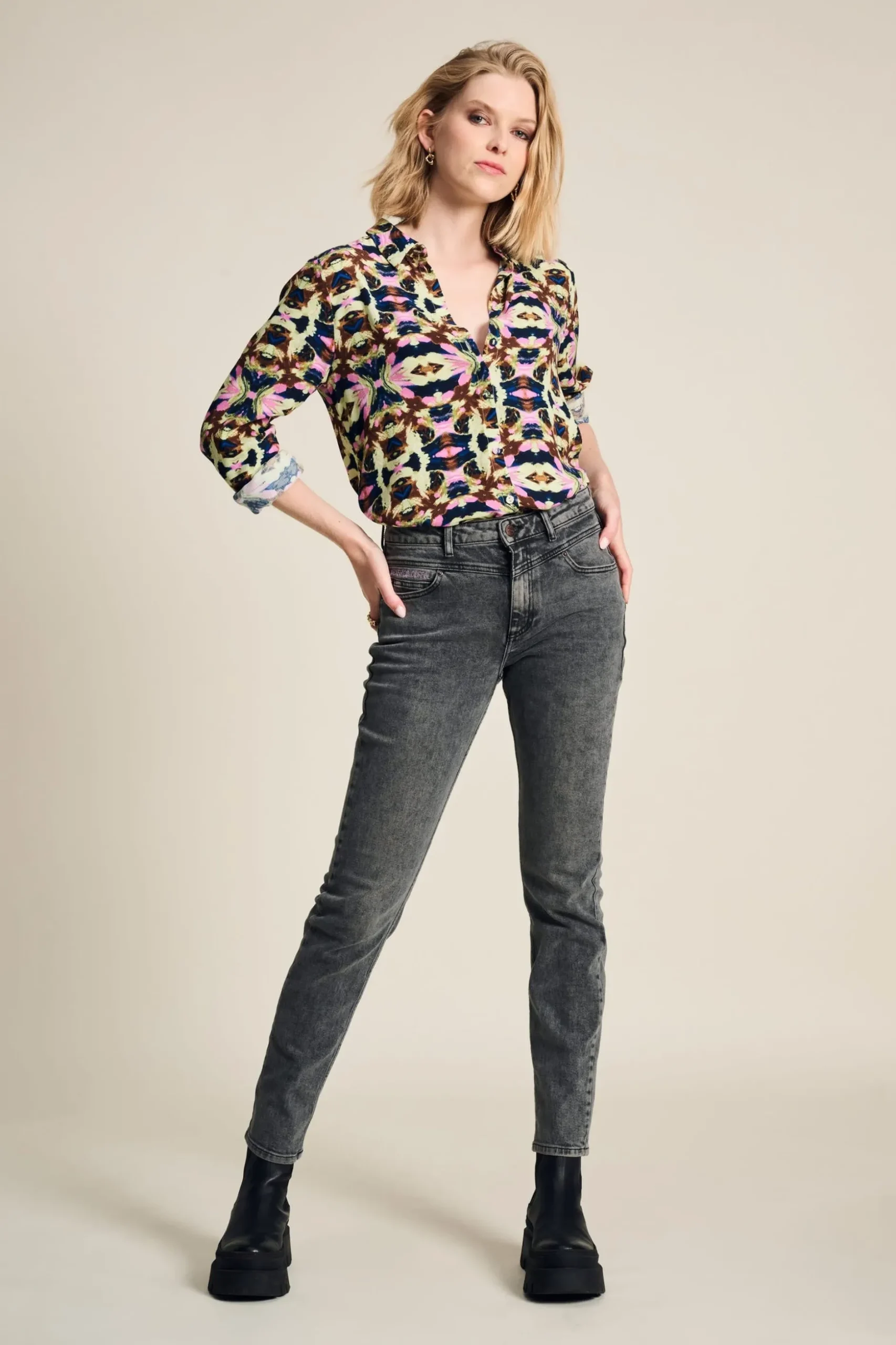 blouse_mila_butterfly_sky_4.webp POM Amsterdam BLOUSE Mila | Blouses