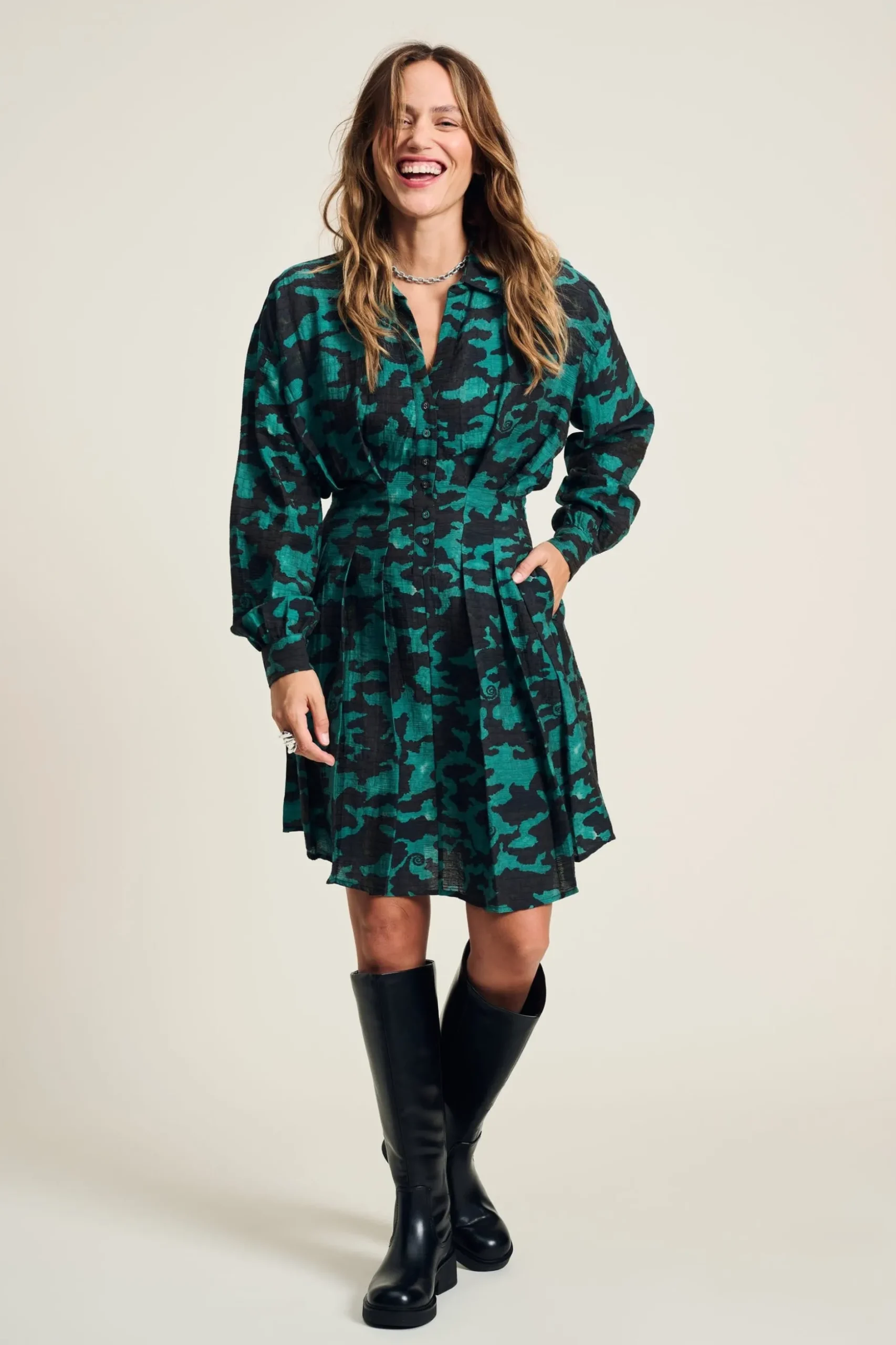 jurk_camo_teal_green_0.webp POM Amsterdam JURK | Jurken