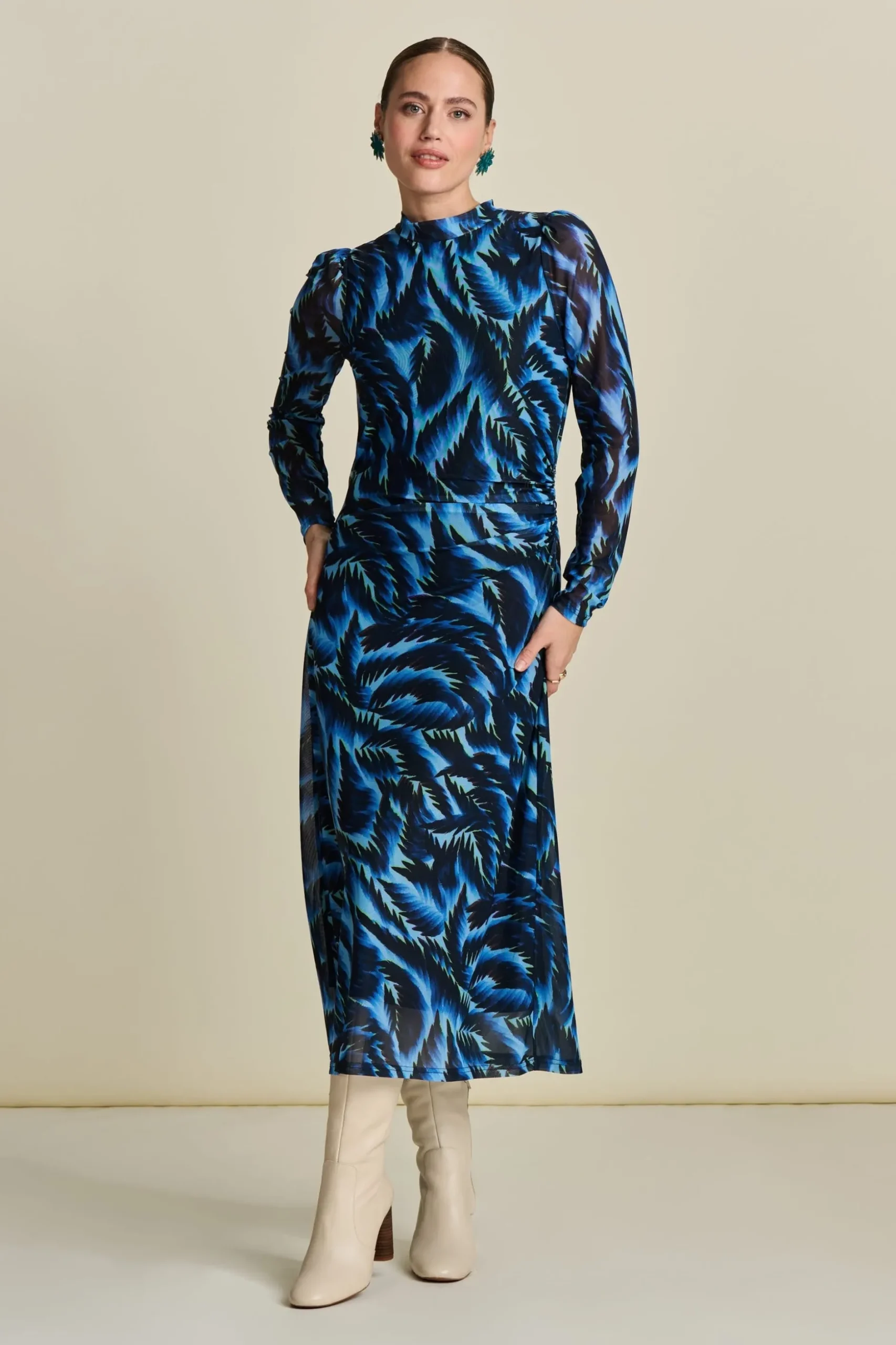 jurk_feathers_blue_mesh_2.webp POM Amsterdam JURK Mesh | Jurken