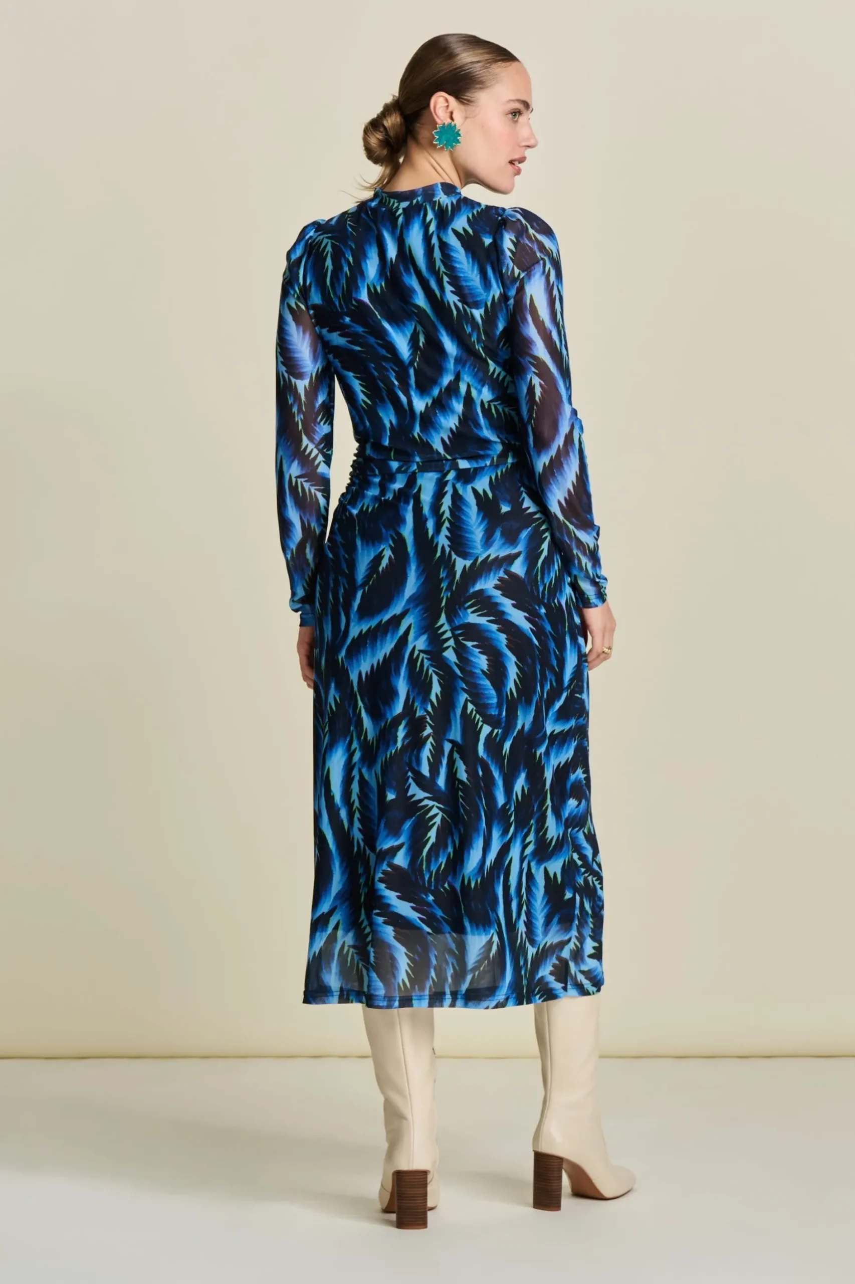 jurk_feathers_blue_mesh_4.webp POM Amsterdam JURK Mesh | Jurken