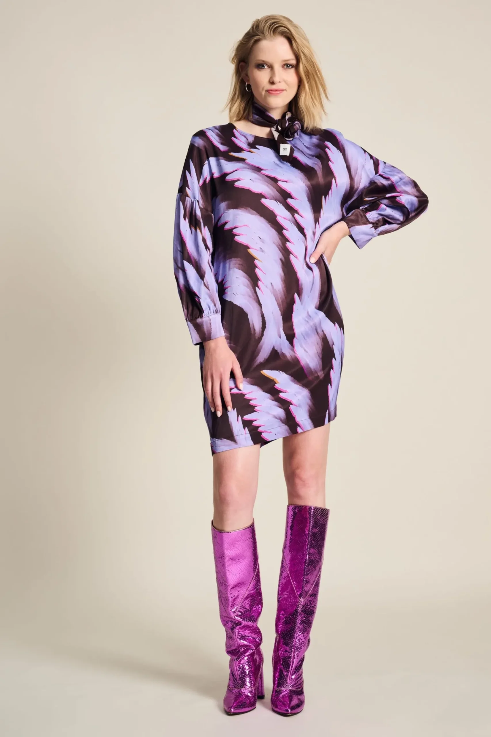 jurk_satin_feathers_brown_0.webp POM Amsterdam JURK Satin | Jurken