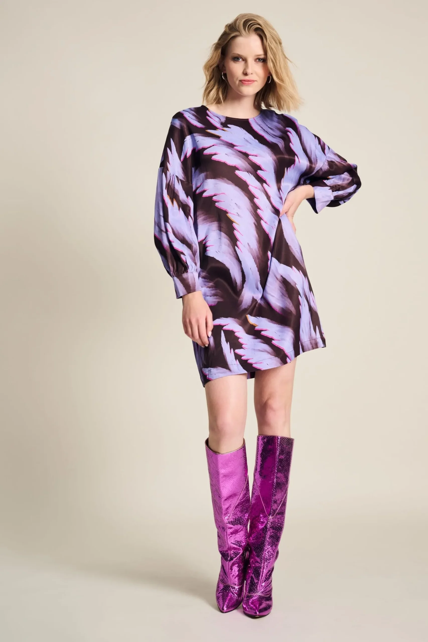 jurk_satin_feathers_brown_3.webp POM Amsterdam JURK Satin | Jurken