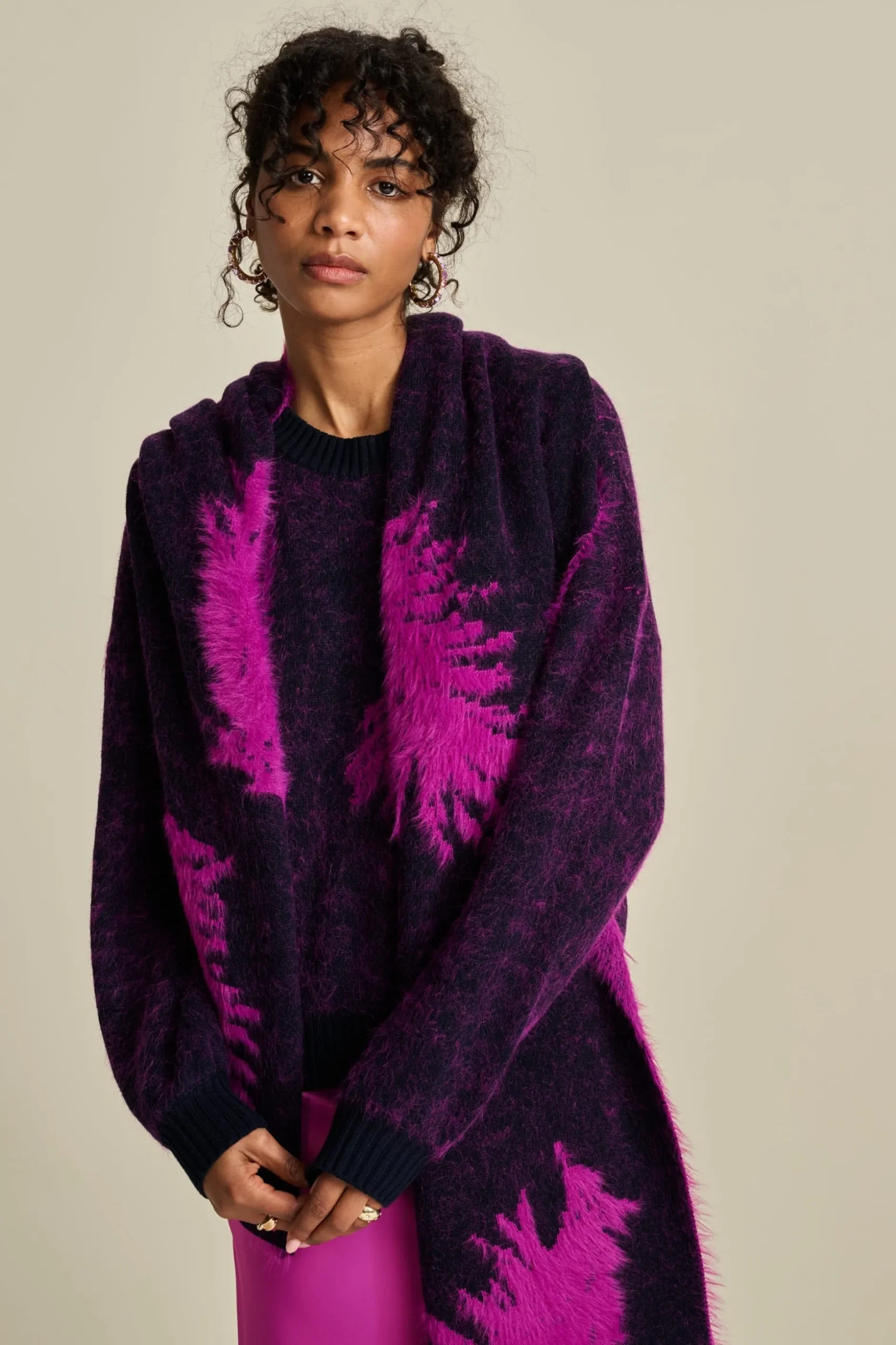sjaal_feathers_midnight_blue_2.webp POM Amsterdam SJAAL Feathers Midnight Blue | Sjaals