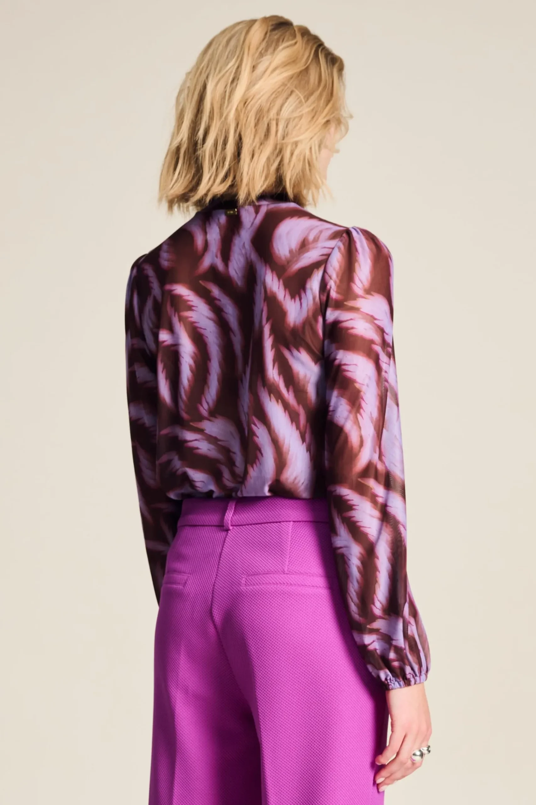 top_feathers_brown_5.webp POM Amsterdam TOP | Tops & Turtlenecks