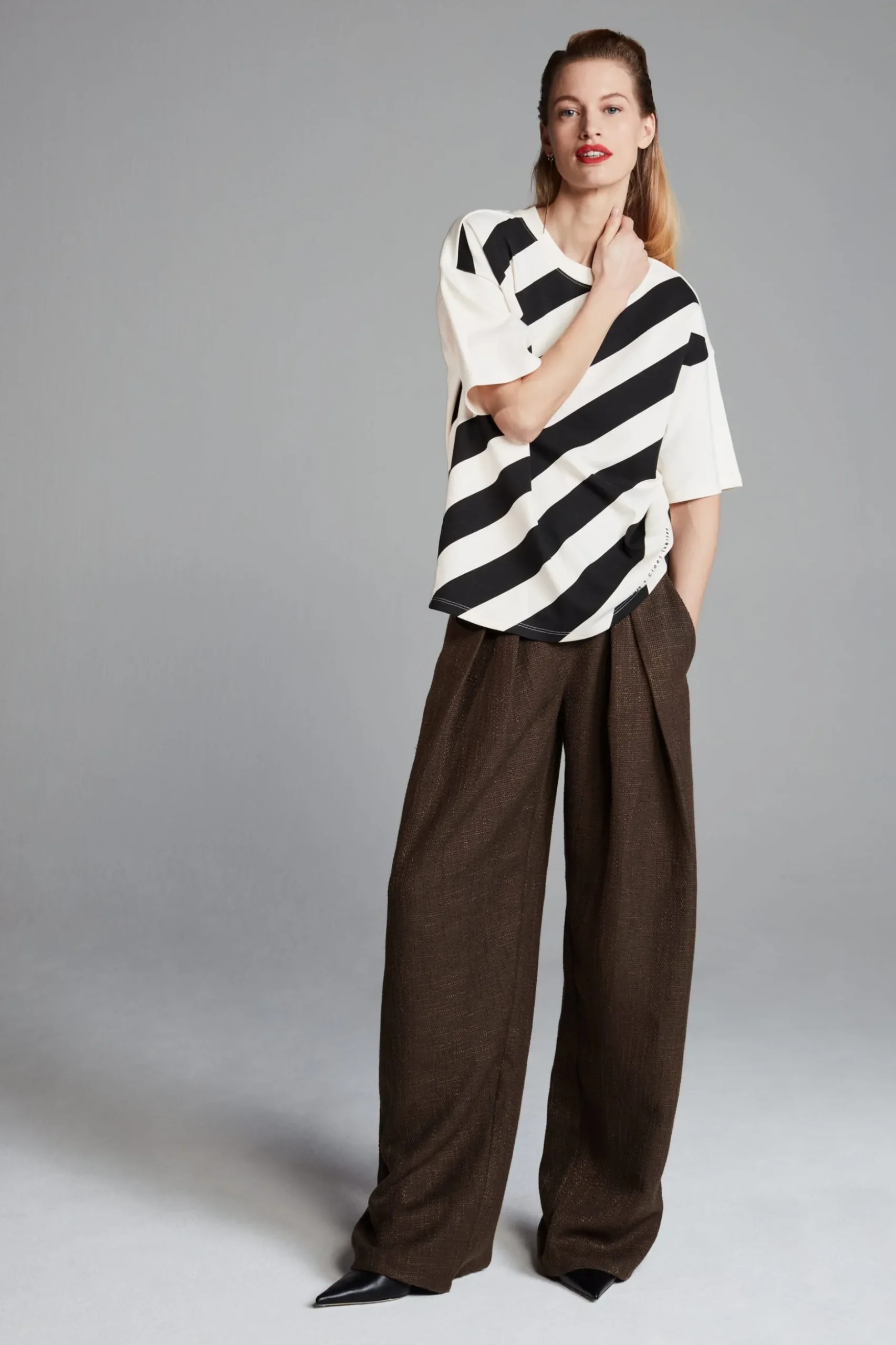 tshirt_meryl_2.webp POM Amsterdam TSHIRT Meryl | Tops & Turtlenecks
