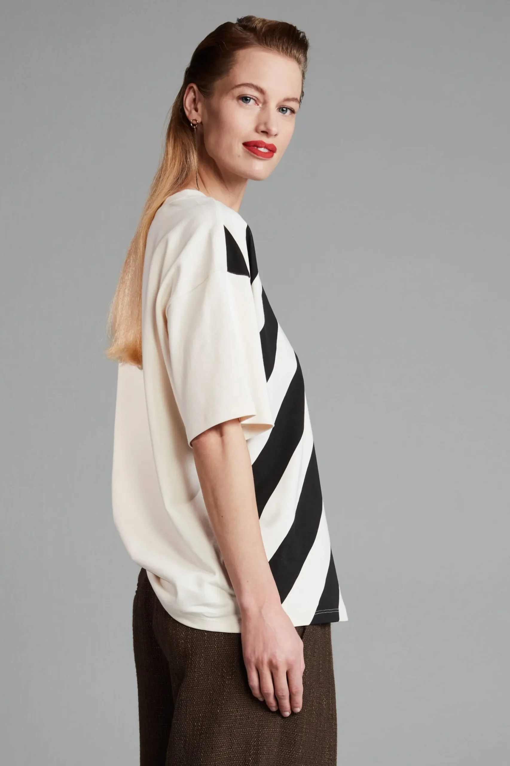 tshirt_meryl_3.webp POM Amsterdam TSHIRT Meryl | Tops & Turtlenecks